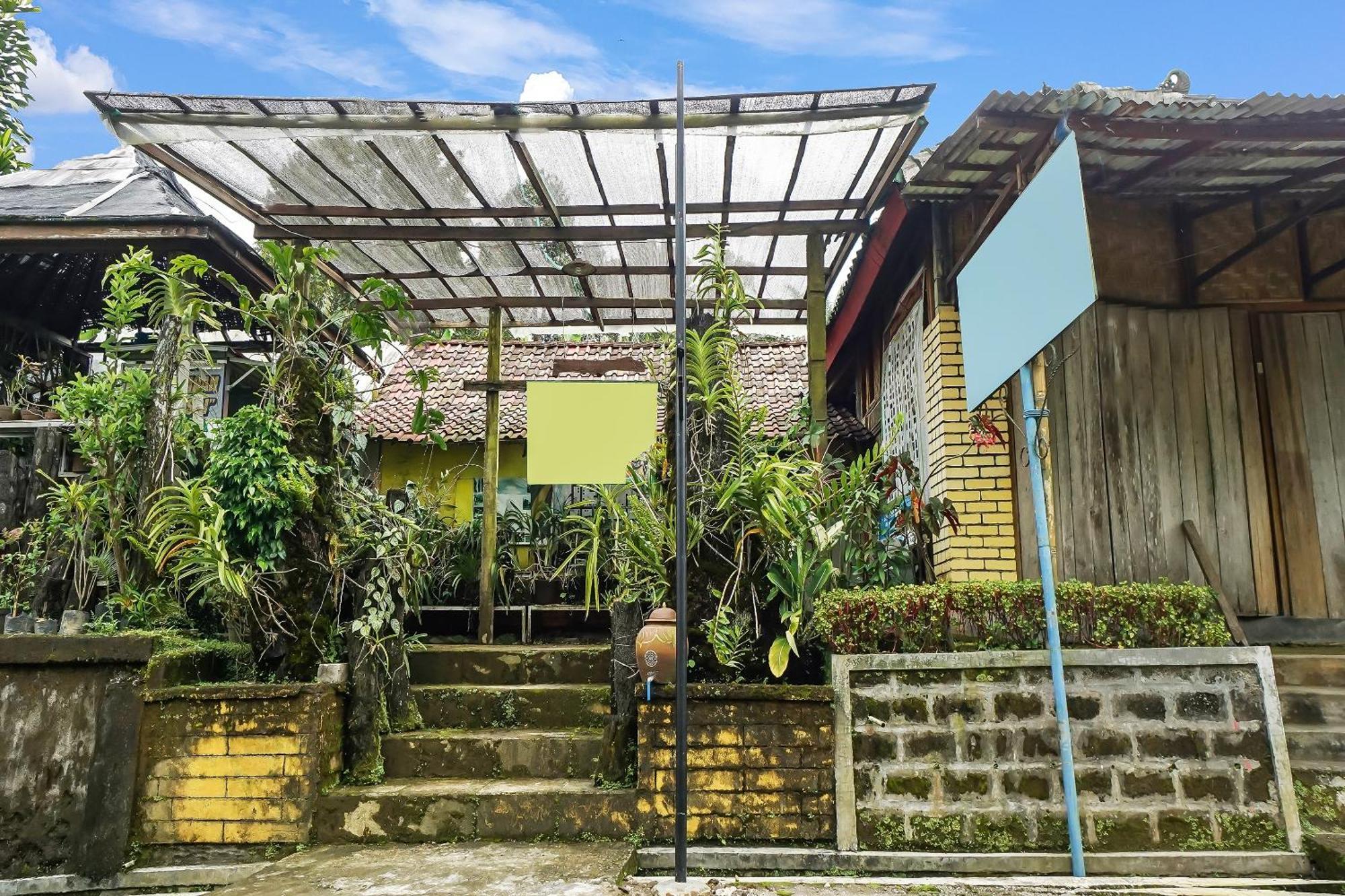 Oyo Homes 90984 Kampung Wisata Ekologi Puspa Jagadneargunung Kelud Blitar Extérieur photo